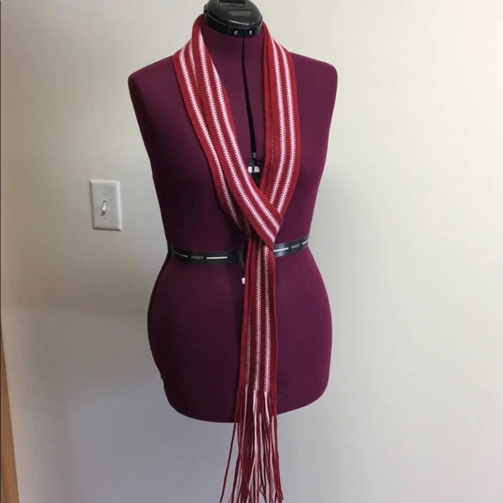 GAP: ultra thin 2000s layering scarf 🧣